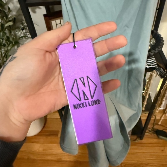 Nikki Lund Midi dress size large - Picture 5 of 10